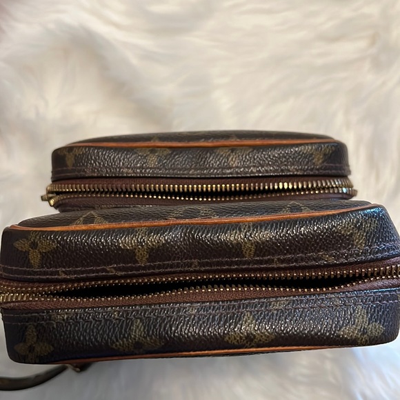 Louis Vuitton crossbody - Picture 6 of 8